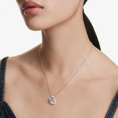 Swan pendant