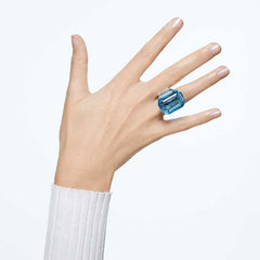 Lucent cocktail ring